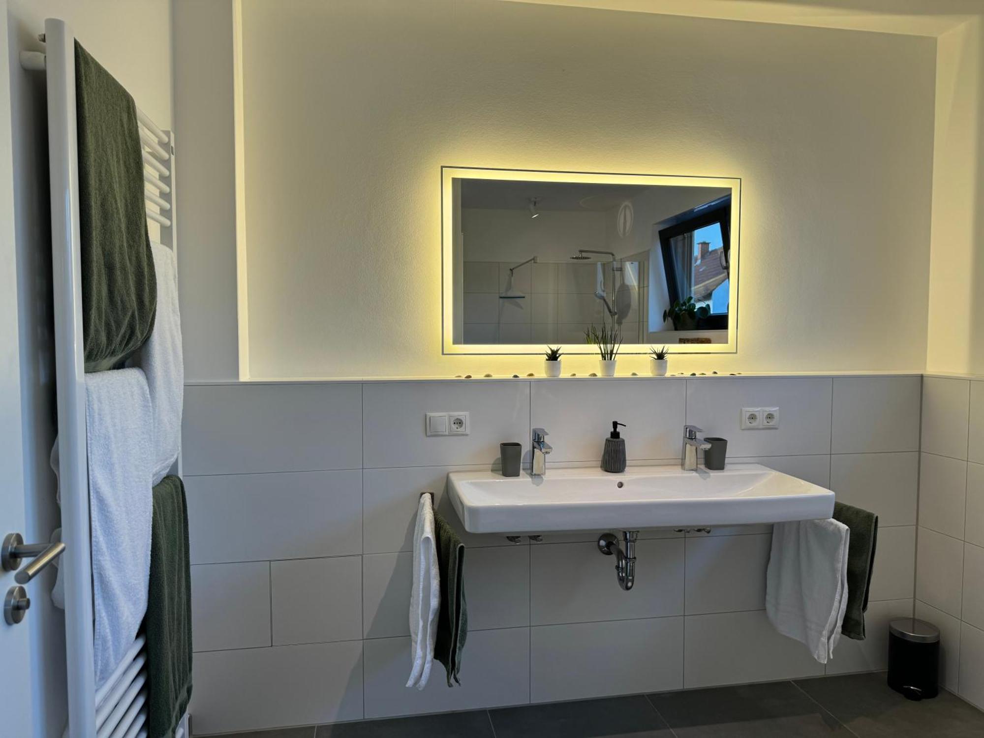 Moderne Ferienwohnung Mit Terrasse, Grill & Privatparkplatz Venningen Bagian luar foto