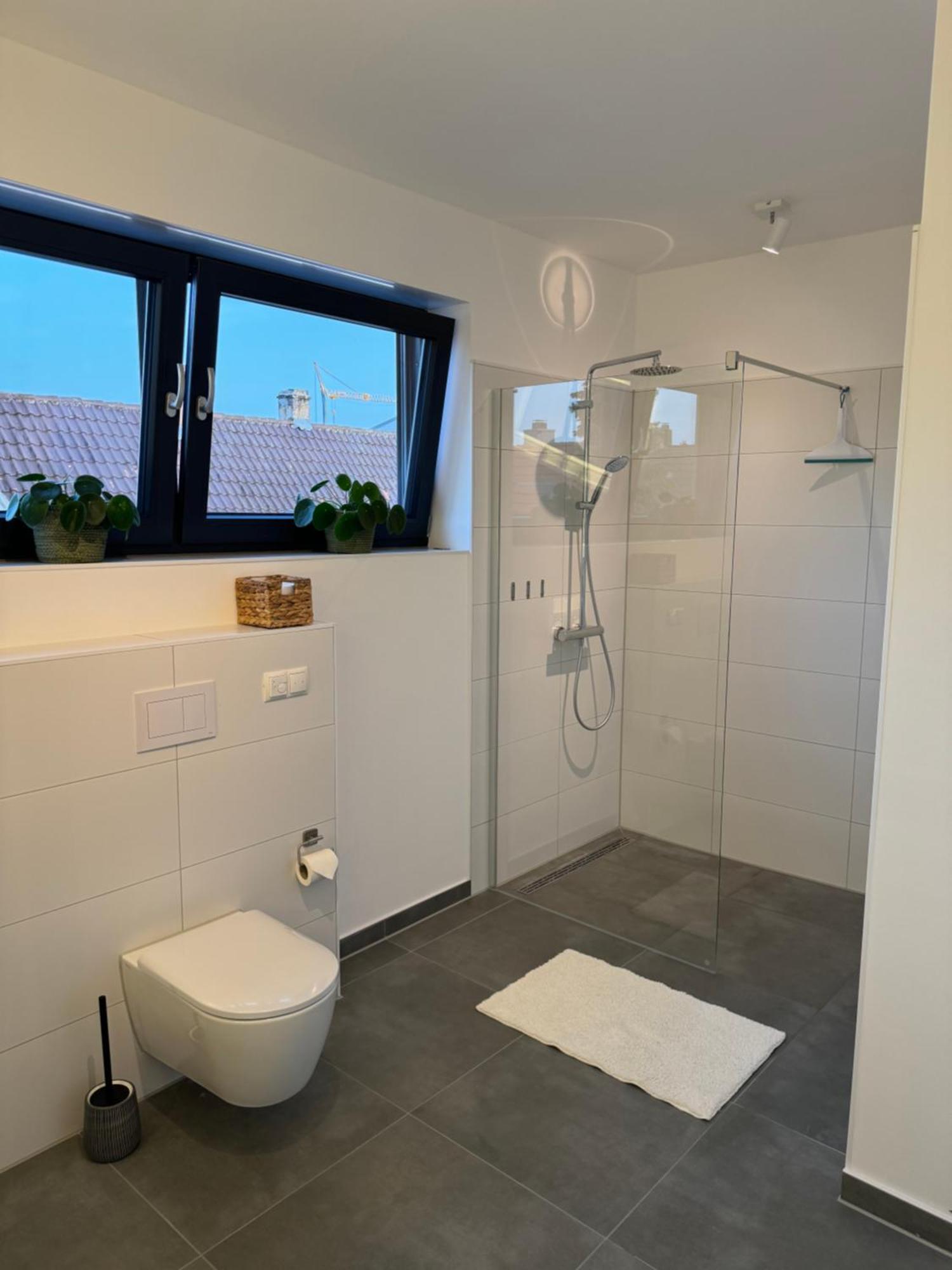 Moderne Ferienwohnung Mit Terrasse, Grill & Privatparkplatz Venningen Bagian luar foto